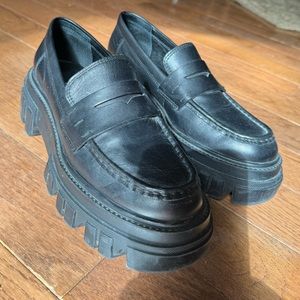 Marc fisher platform loafers. Black leather. Ladies 6.5